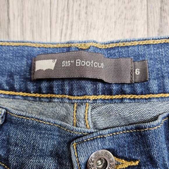 Levis 529 Bootcut Jeans Womens 6 Blue Medium Wash Stretch Denim - Picture 5 of 14